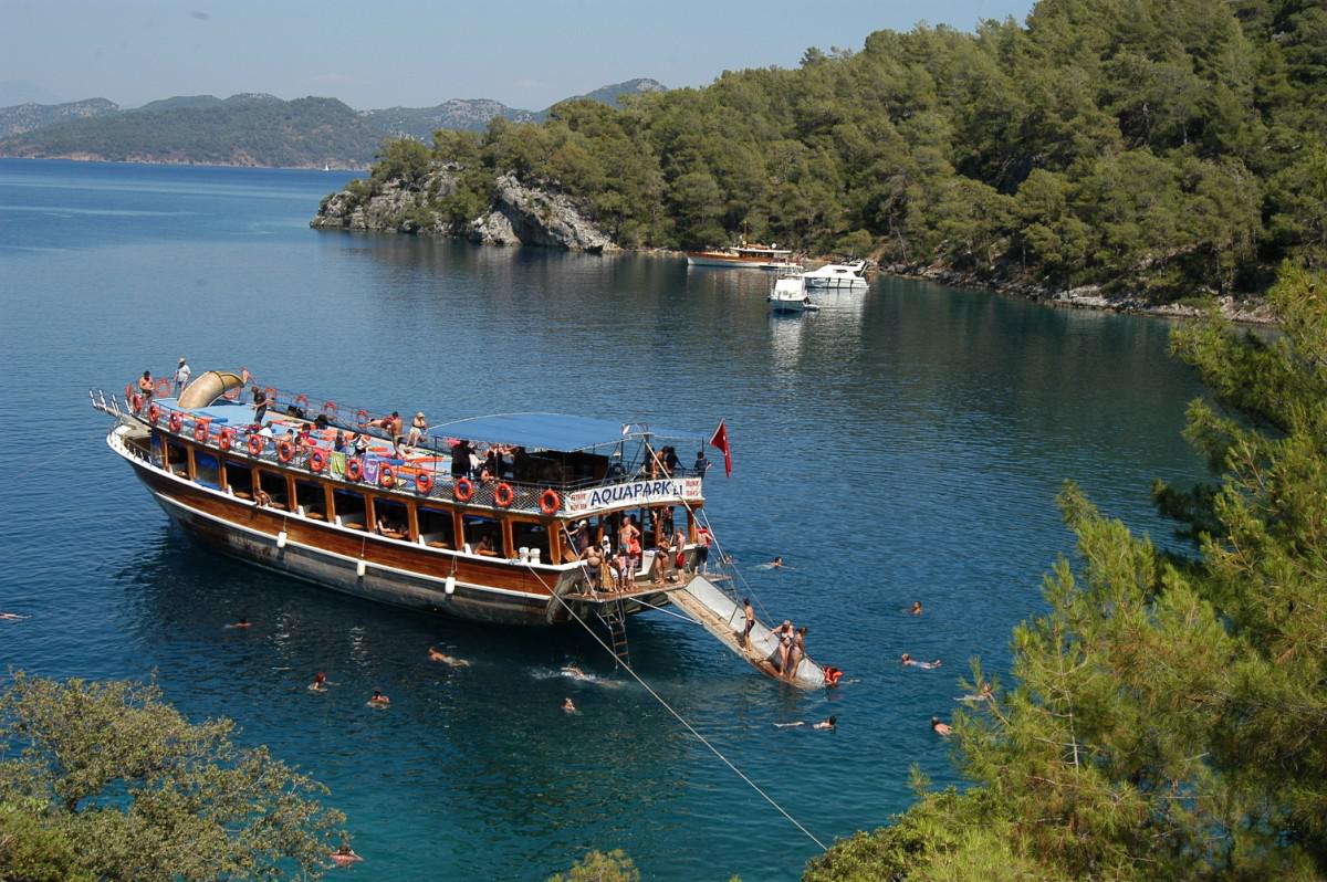 Blue Bays Boat Trip — 4